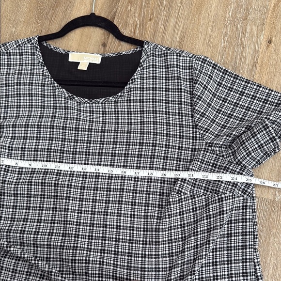 Michael Kors Size 2X Black and White Relaxed Blouse Square Pattern - Picture 6 of 7